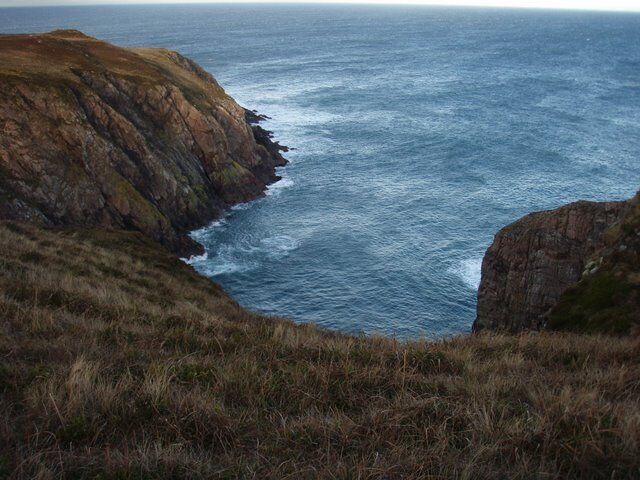 Bay by Farr Point Small inlet cliff on three sides.