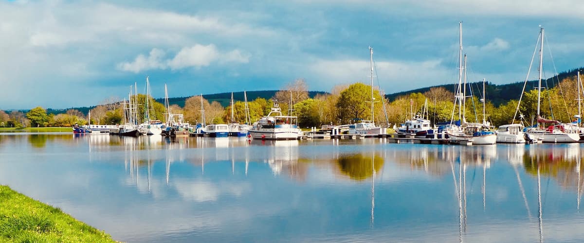 Caledonian Canal in Inverness, Scottish Highlands đđŽó §ó ąó łó Łó Žó ż
