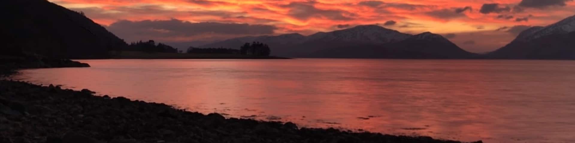 This is literally 25 metered from the hotel, on the shore looking along the loch