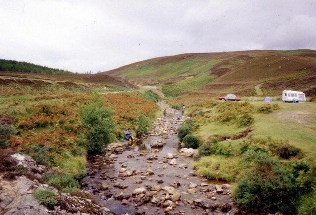 Gold panning in Scotland Goldpanners at the Kildonan burn