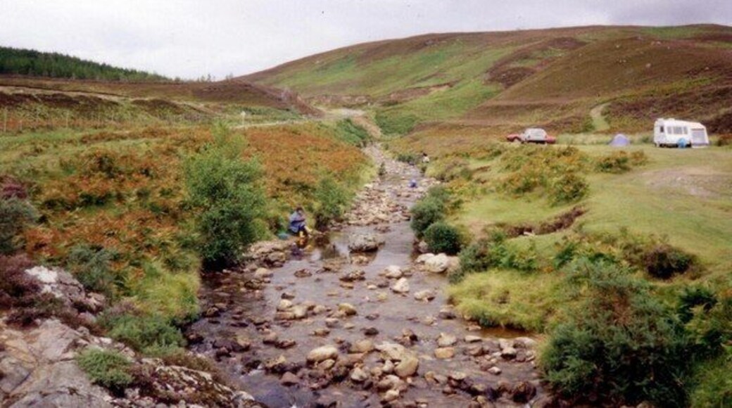 Gold panning in Scotland Goldpanners at the Kildonan burn