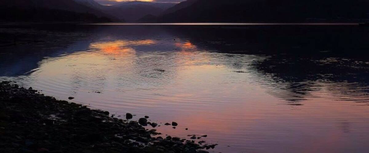 Dawn at Loch Leven in Glencoe #Nationalpark. There was still ice on the ground and I'm not a morning person, but this was worth rolling out of my warm bed for
#goldenhour
#GreatOutdoors