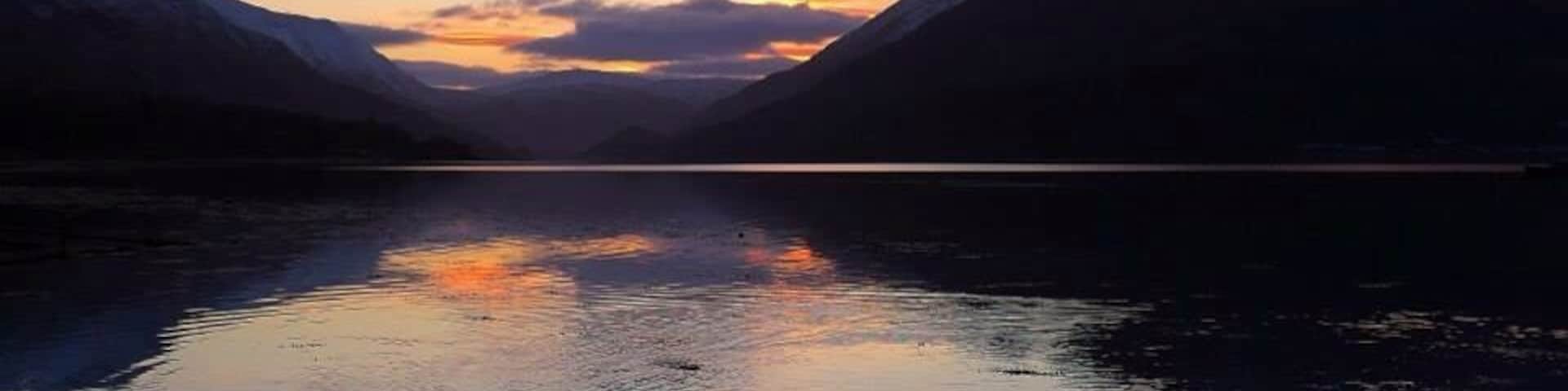 Dawn at Loch Leven in Glencoe #Nationalpark. There was still ice on the ground and I'm not a morning person, but this was worth rolling out of my warm bed for
#goldenhour
#GreatOutdoors