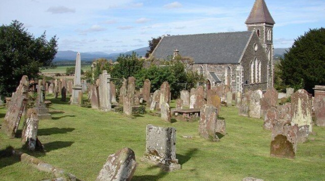 Wigtown Church & Churchyard Wigtown Parish Church (1851) is a large Gothic granite building with tower, there are carved stones in the transept. The churchyard has two Covenanting tombstones (1685); a piece of C10 cross-shaft; fragments of the old parish church and a notable yew tree.