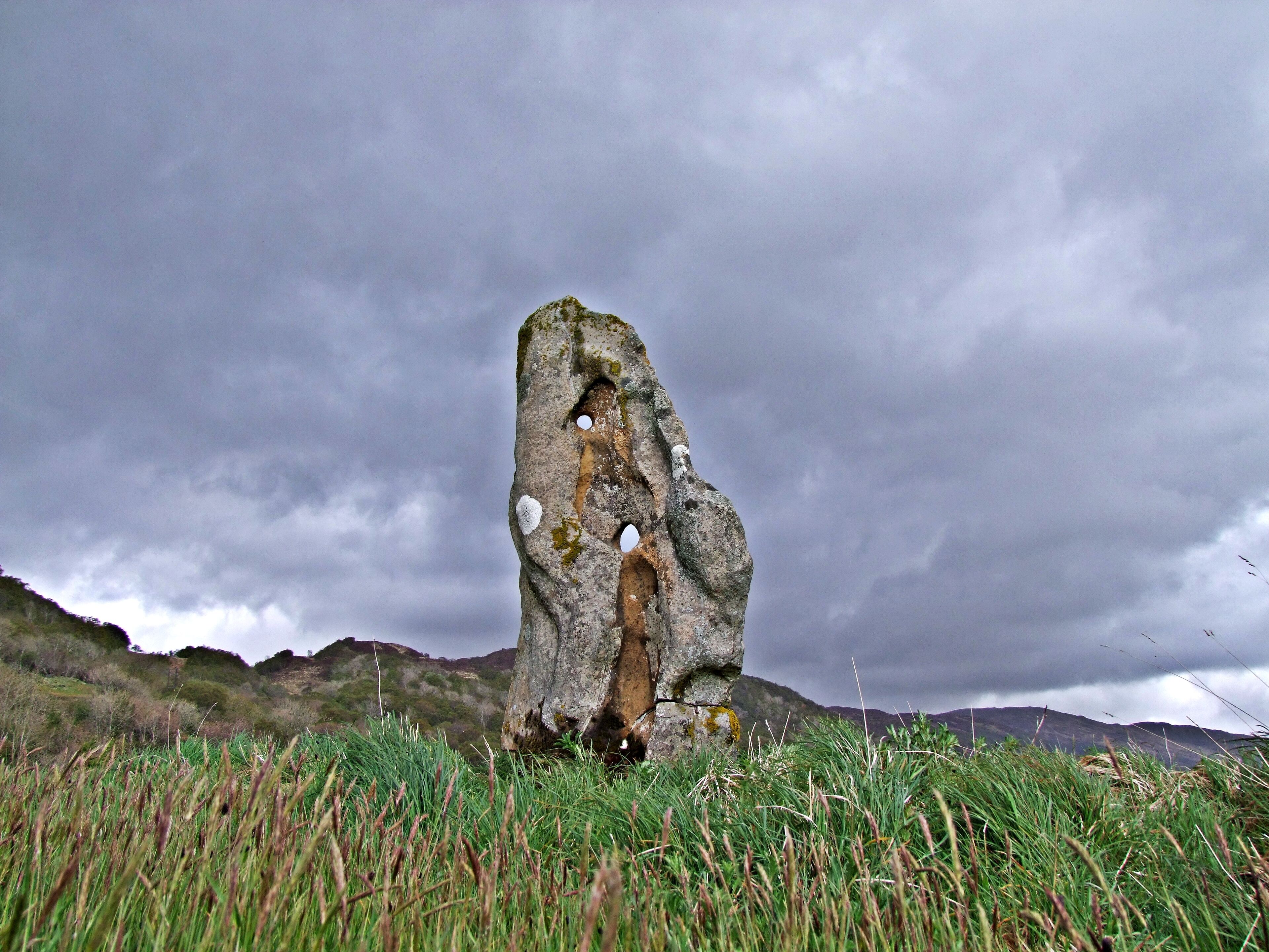 Standing stone in Highlands, Scotland, United Kingdom. Clach a' Charra, or Stone of Vengeance, commemorates the supposed killing of John Comyn's sons, 11 miles down Loch Linnhe.