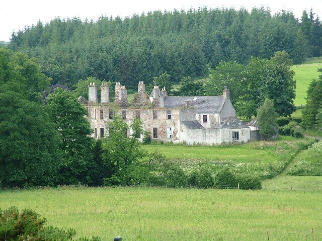 Logie-Elphinstone Castle. Logie-Elphinstone was a towerhouse and later a hotel. It burned down in the early 70s.