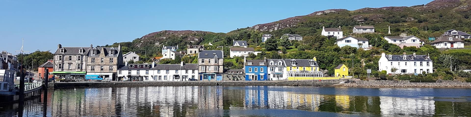 There are lots of amazing places in the world, and OK I might be slightly biased, but when Scotland really turns it on there is nowhere to beat it. This is Tarbert, a little fishing town on the west coast, so pretty. The water here is like glass some days. #Scotland