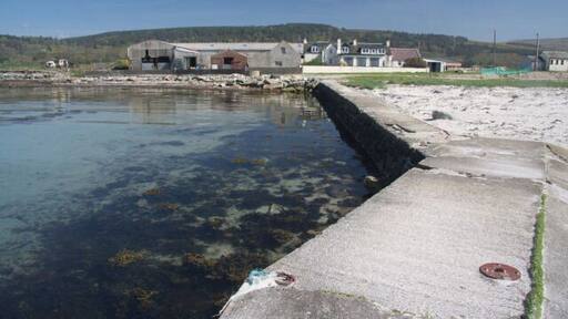 Tayinloan old pier Looking shorewards from near the end of the old pier.