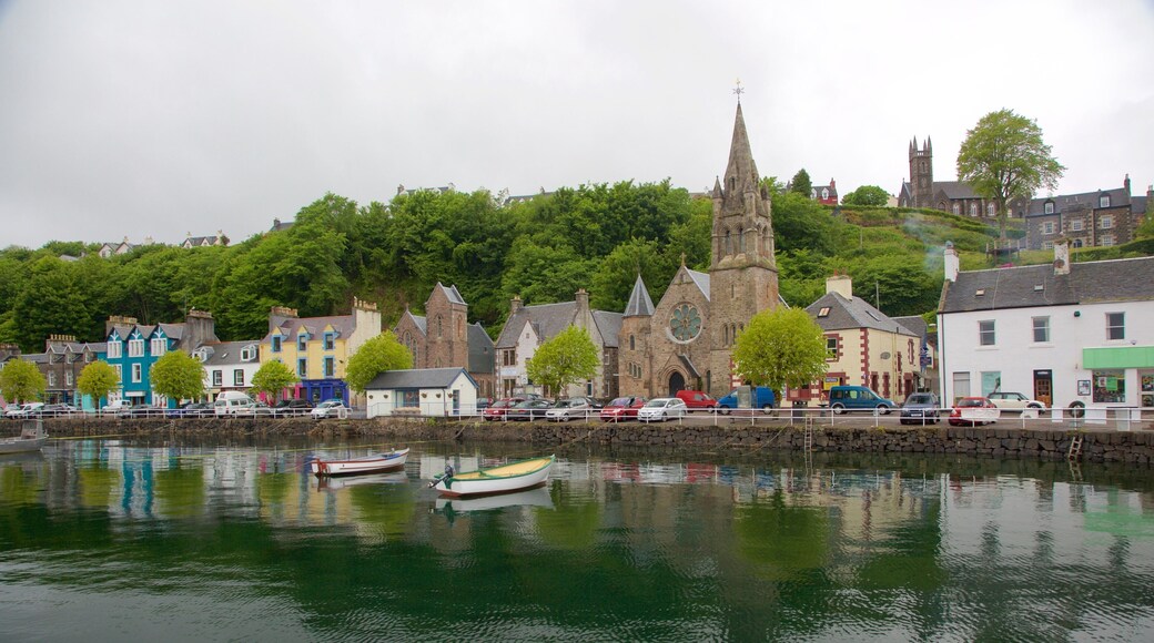Isle of Mull som viser bukt eller havn, kulturarv og kirke eller katedral