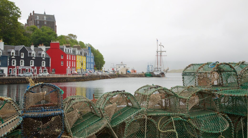 Isle of Mull fasiliteter samt kystby, bukt eller havn og fisking