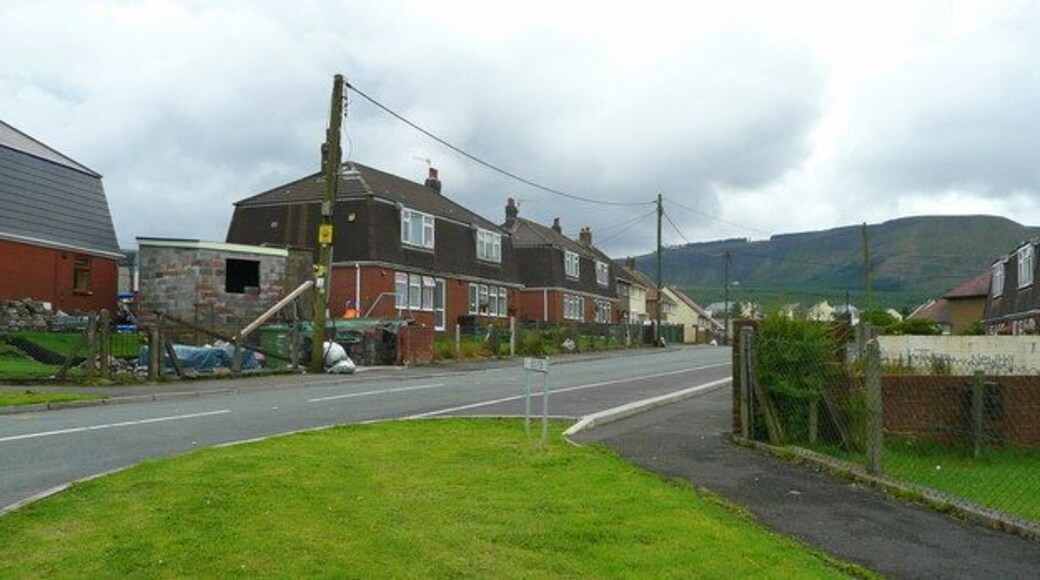 Heol-y-de, Rhigos Road and housing in this mining village.