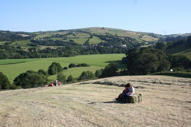 Munud i feddwl... A moment to reflect... Cae gwair yn cael ei felio , a'r hogie'n cael pum munud o seibiant o helpu'u tad. Gwelir pentre Llanfair Talhaiarn o du isa'r bryn yn y cefndir. As the hay is being baled, my boys enjoy a well earned rest! The Elwy valley can be seen below, with Llanfair Talhaiarn in the distance.