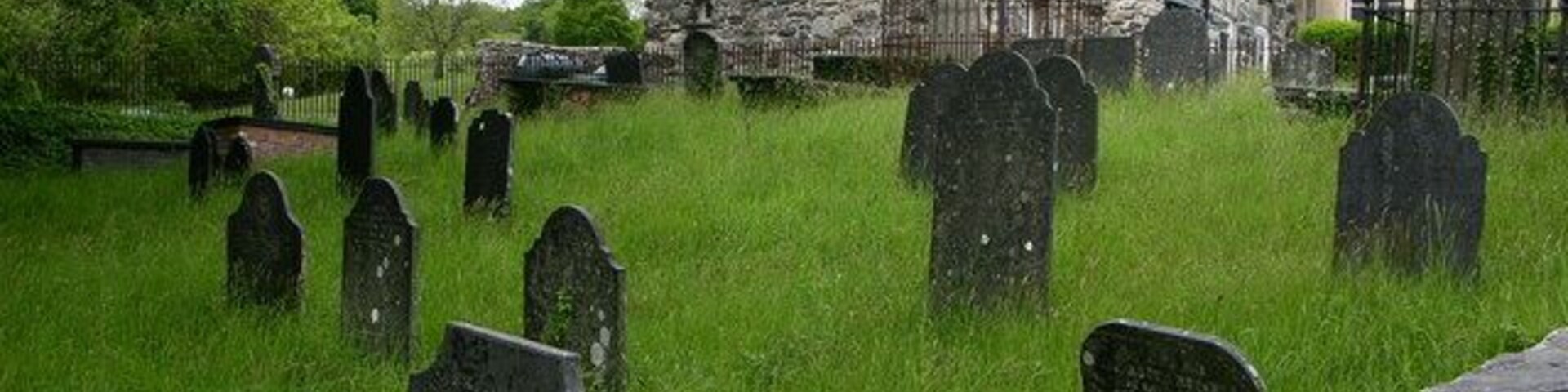 Cemetery Yr Hen Gapel, near Llanuwchllyn Chapel for the Independent denomination; a chapel was first built on this site in 1745.