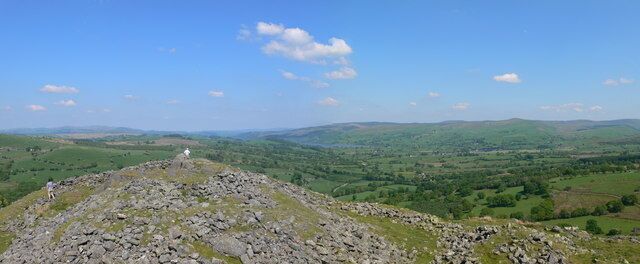 Castell Carndochan The remains of a 13th century castle 2 miles west of Llanuwchllyn. It is said it was built on an earlier Roman site. http://www.castlewales.com/carndoc.html A great viewpoint - the Hiraethog mountains in the far distance ahead, Bala Lake centre, with the Berwyn Mountains behind.