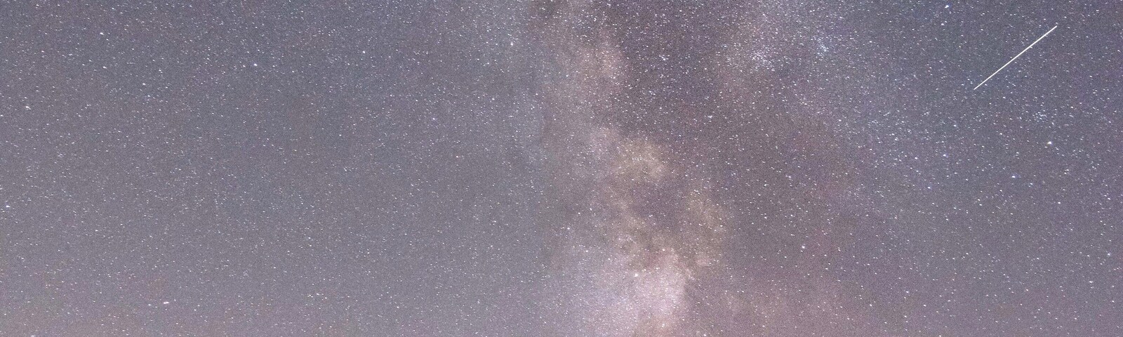 Shot this a couple of weeks ago at Llyn Alwen on the Denbigh Moors, North Wales. I'd been waiting for a clear sky for what seemed like months, when a brief window presented itself... You can see the cloud rolling back in from the bottom right corner!
Featuring Mars in the bottom left, and even captured a shooting star in the same exposure - so happy! Just a shame about the light pollution from the treatment plant 🤦♂️
#bvsquad #llynalwen #northwales #denbighmoors #welshphotographer #visitwales #discoverwales #northeastwales #denbighshire #alwen #brenig #reservoir #milkyway #astro #astrophotography #nightsky #projectphoton #skyatnight