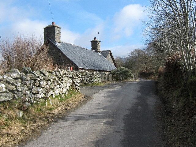 Tyddyn Mawr A name plate on Tyddyn Mawr labels it as "Hen Siop" - the Old Shop.