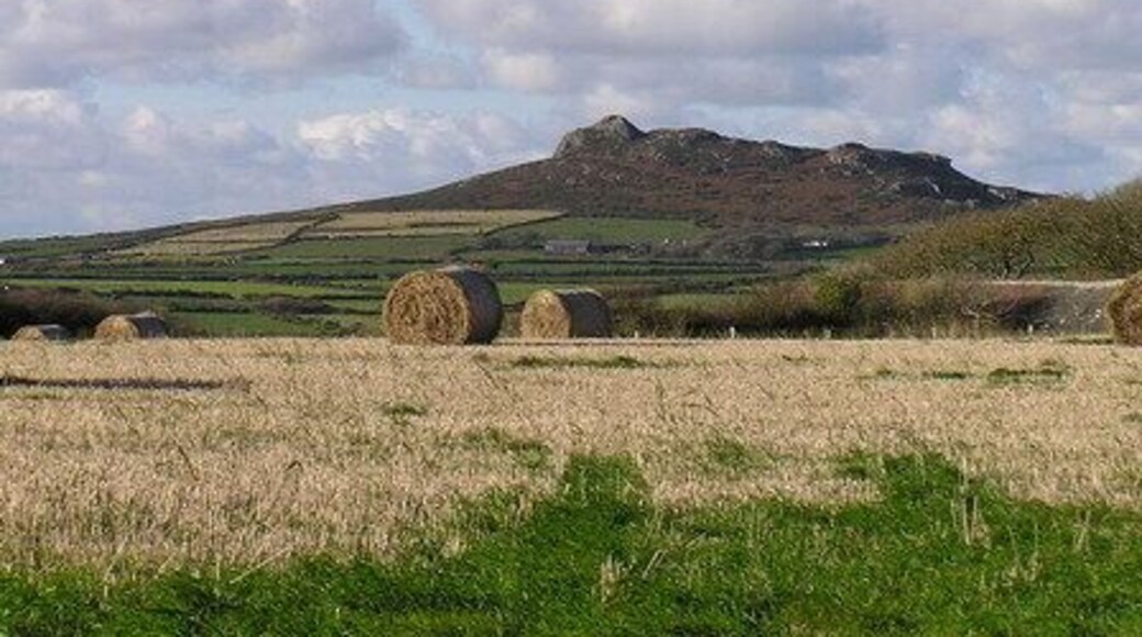 Looking towards Garn Perfedd.