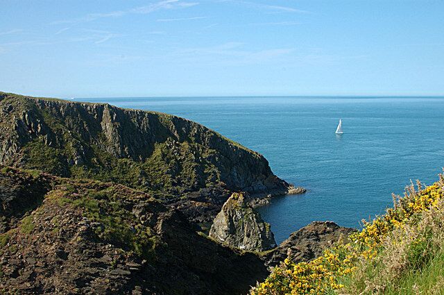 Ynys Deullyn and a yacht Look closely at the sea horizon where it joins the land & you should see a white speck. This speck is the Rosslare to Fishguard SeaCat. Within minutes it was racing past Strumble Head a few miles to the north of this site.