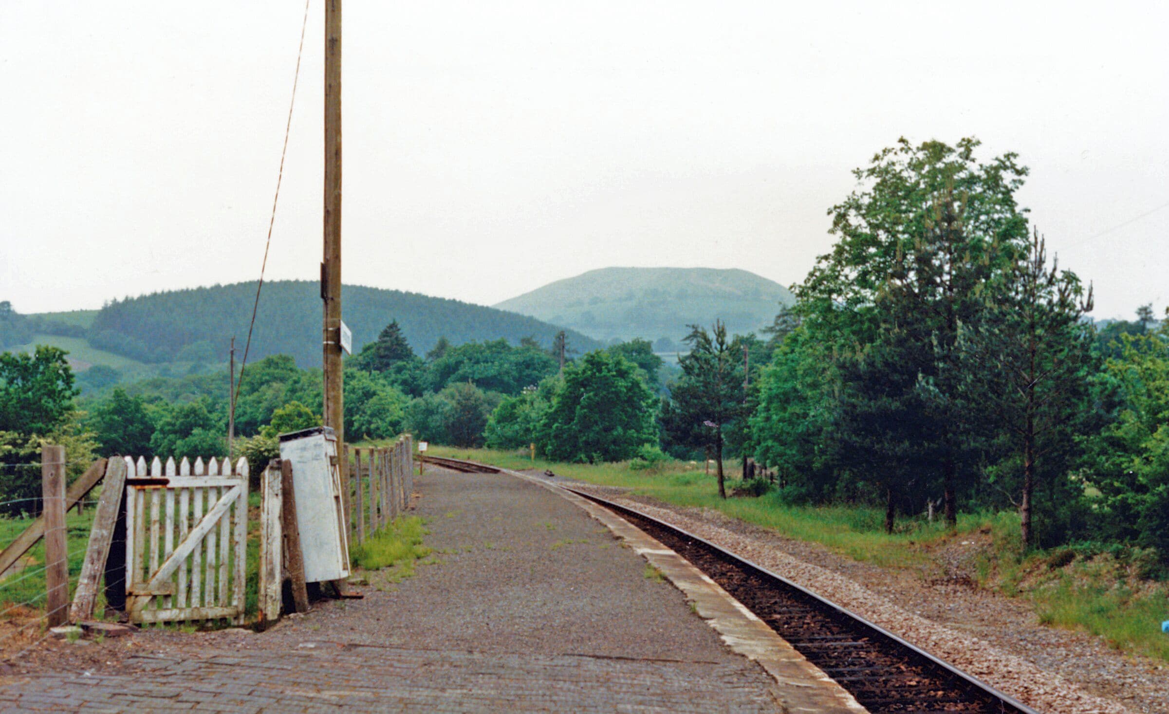 Cynghordy station. View SW, towards Llandovery, Llanelli: ex-LNWR Central Wales line, Craven Arms, Llandrindod Wells, Llandovery, Llandilo, Pontardulais and Swansea; since 15/6/64 trains run to Swansea via Llanelli - 'Heart of Wales Line'.