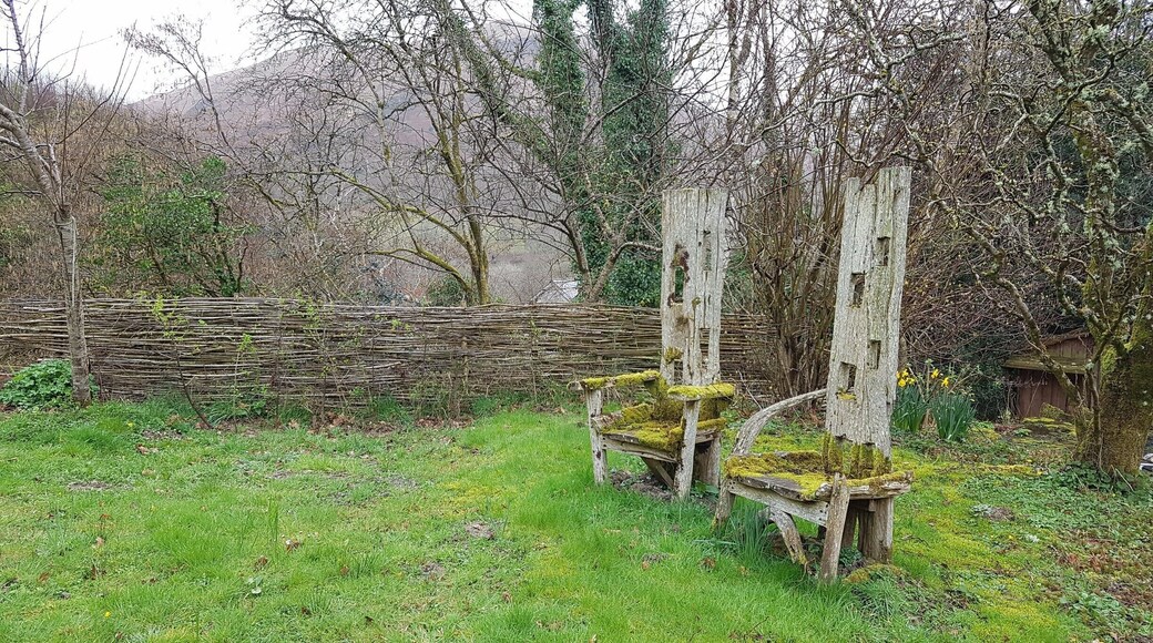 This was the view from our Llandovery cottage, just north of the Brecon Beacons in Wales. I have no idea how old they are, but I'm pretty sure they belong in some form of fairytale. #lifeatexpedia