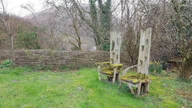 This was the view from our Llandovery cottage, just north of the Brecon Beacons in Wales. I have no idea how old they are, but I'm pretty sure they belong in some form of fairytale. #lifeatexpedia