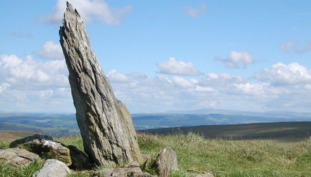 Mynydd Mallaen Standing Stone This single Standing Stone is close to a public footpath, and offers wonderful views across to Carmarthen Fan, Pen y Fan and the rest of the Brecon Beacons. NB, several sites (even COFLEIN) spell 'Mallaen' in different ways, care needed!