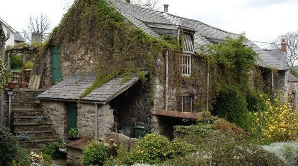 Llanrhaeadr cottage. Stone cottage, part of the local pottery in the village