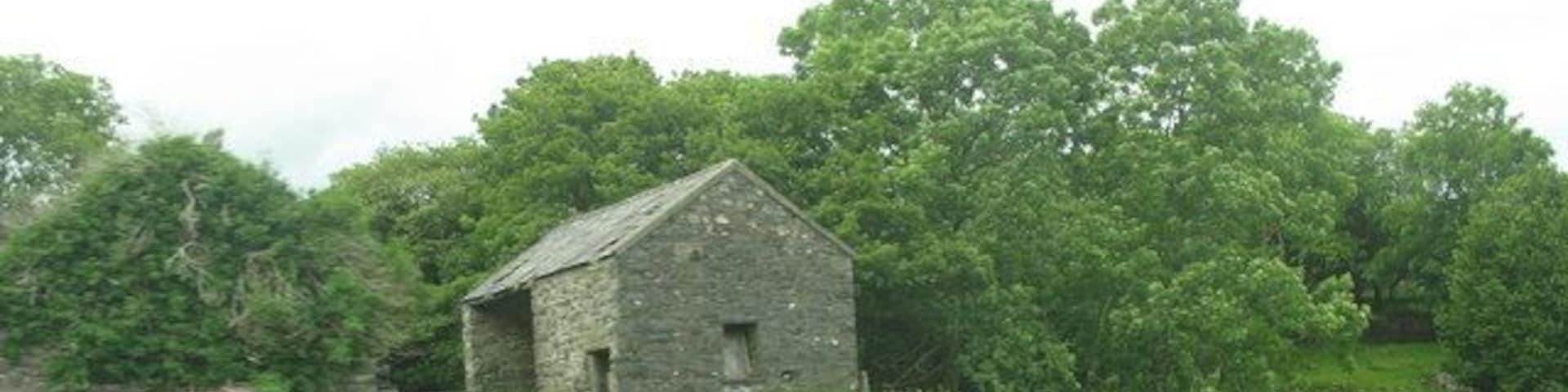 Derelict farm buildings at Gellilydan