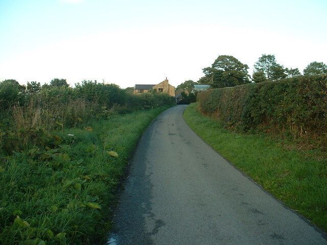 Lane to Ty'n-y-groesffordd. "Ty'n-y-groesffordd" means "house at the crossroads". Which it is. Looking east.