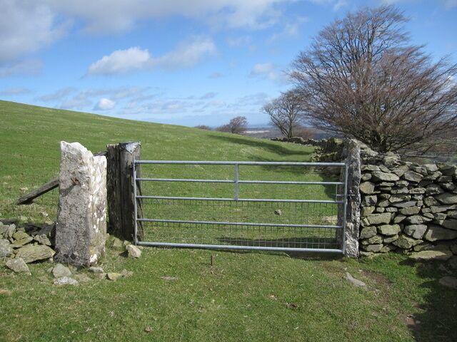 Gateway on the track below Fron Hen. With three gateposts on the left and one on the right there have obviously been a number of a changes to the gateway on this old track below Fron Hen. See also 1244409