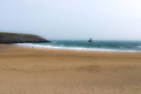 The more space and emptiness you can create in yourself, then you can let the rest of the world come in and fill you up.
Jeff Bridges
After the magnificent, but foreboding sheer cliffs, the open sandy beach was a welcome breath of emptiness. The union of water and sand, constantly shifting, rising and retreating is a story that unfolds beautifully on a warm autumn day. I spent a moment to breathe in the crescendo of salty waves caressing the afternoon air and thought what a splendid day this has been.
#hiking