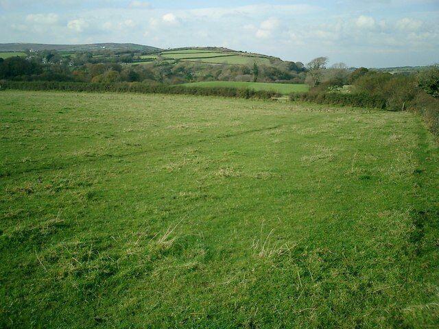 View towards Ryers Down Not many features in this square worthy of photographing, generally a rural farming area.