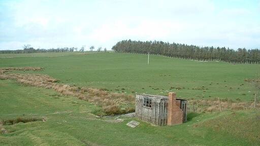 The hut lingers on...... ....though the railway has long since gone.