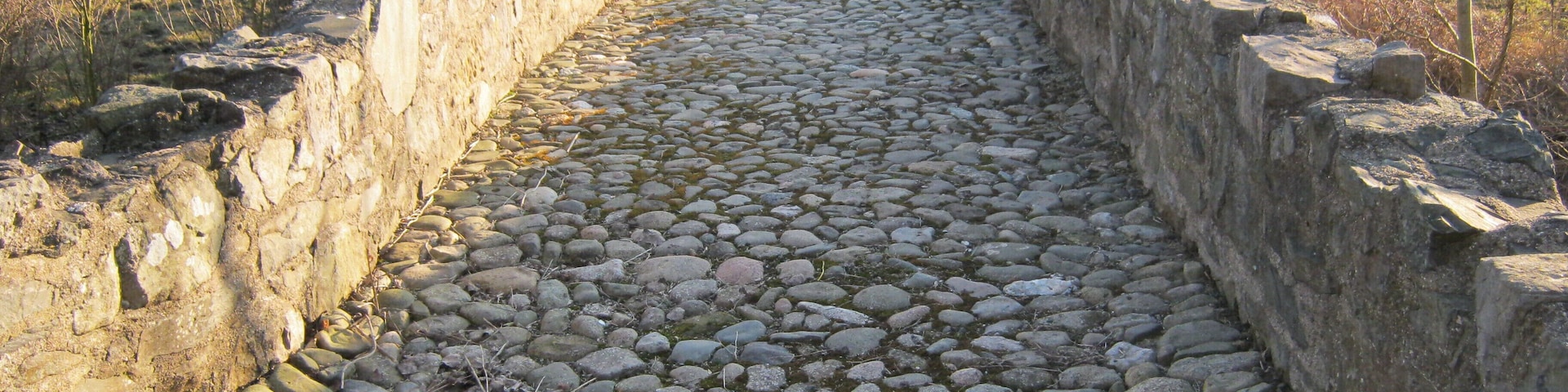 Pont Dafydd This is an ancient road bridge over the River Clwyd. In its earlier days it had no side walls, so it must have been a dangerous crossing for horses pulling a coach. The river has now been diverted and so the bridge is over dry land.
