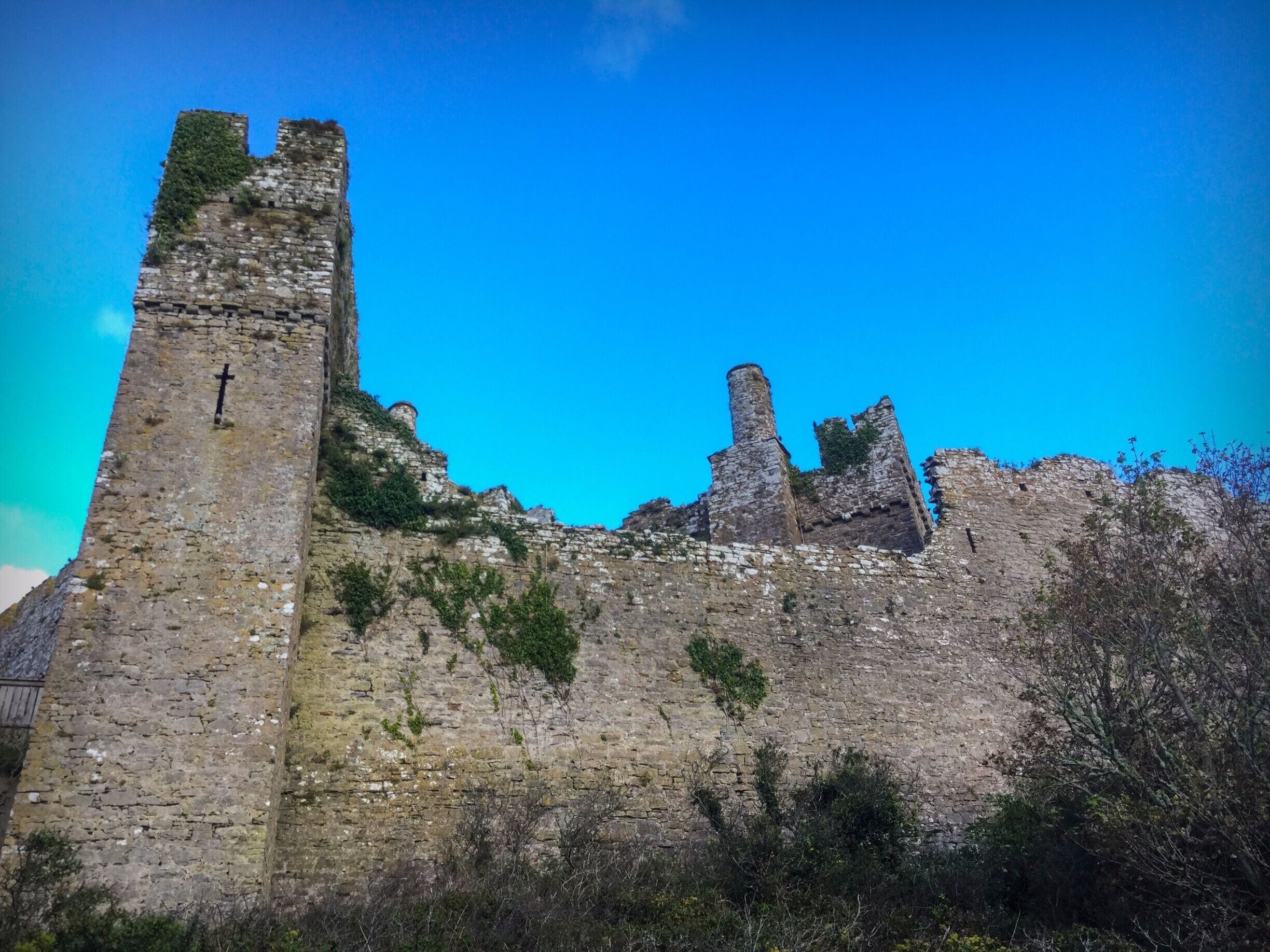 The two most powerful warriors are patience and time.
Leo Tolstoy
Manorbier castle, built at the end of the 11th century, only had two small skirmishes take place at its location.  The castle survived those battles.  It lost the war, however, with time and patience.
#hiking
https://en.wikipedia.org/wiki/Manorbier_Castle