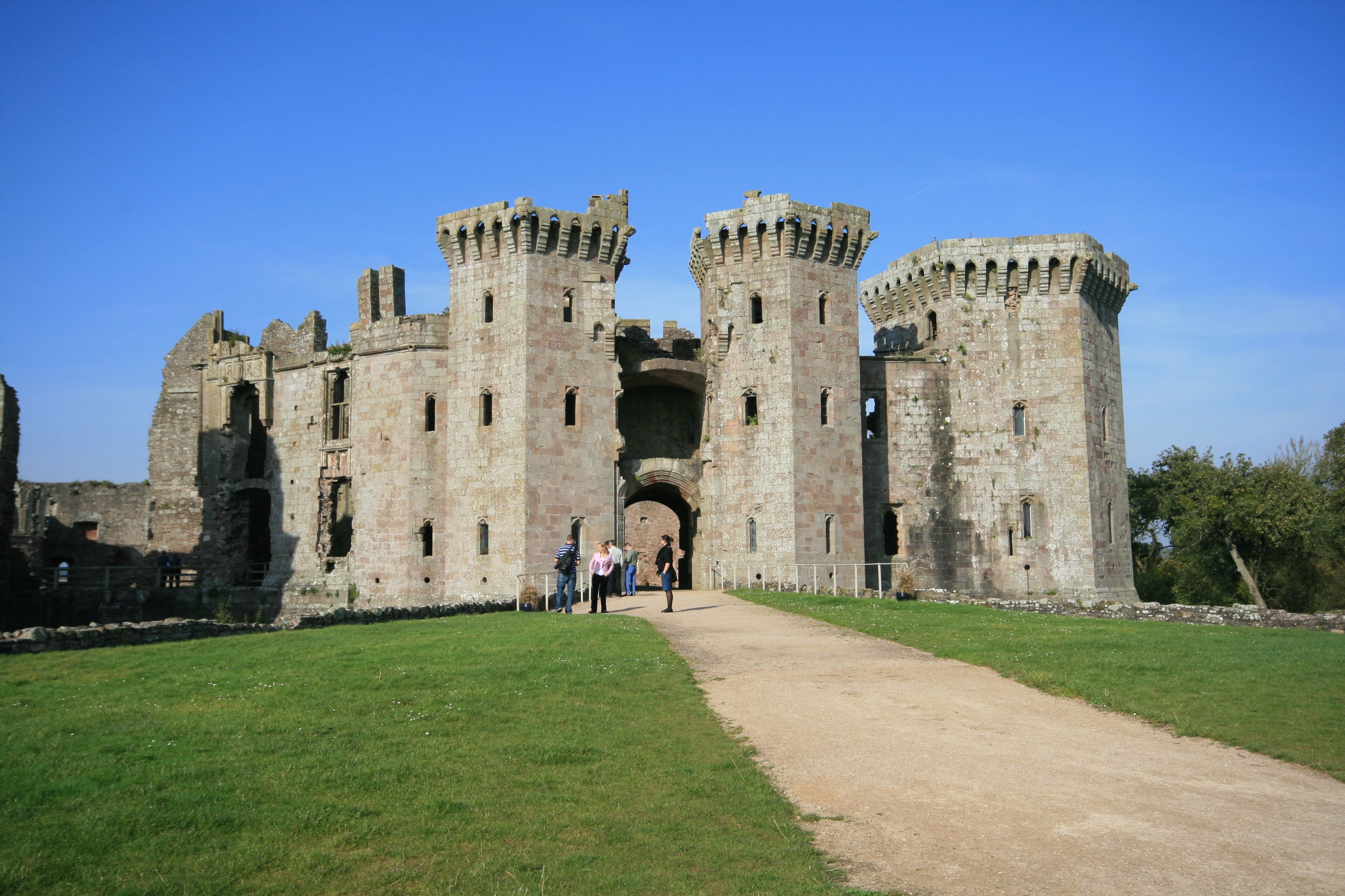 Raglan Castle (2)