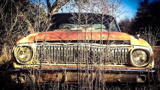 #abandoned
Funny how you drive along and all of a sudden there's an old vehicle just left where it last stopped. Love anything old.