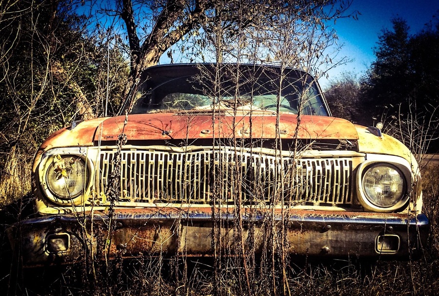 #abandoned
Funny how you drive along and all of a sudden there's an old vehicle just left where it last stopped. Love anything old.