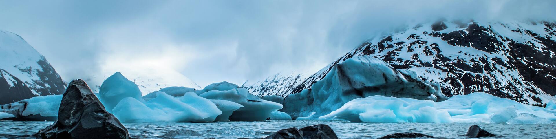 So much of the glacier has broken off and floating in the lake now. Beautiful blues showing off.
#Adventure