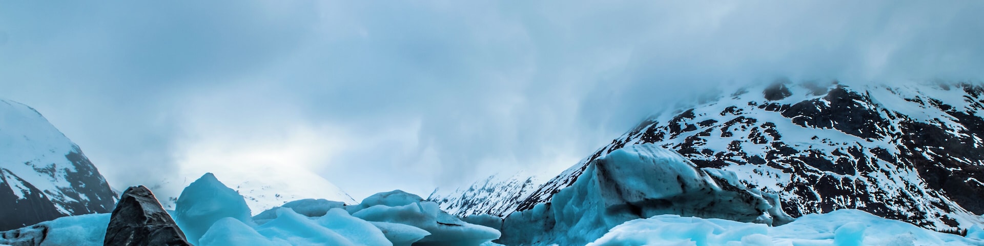 So much of the glacier has broken off and floating in the lake now. Beautiful blues showing off.
#Adventure
