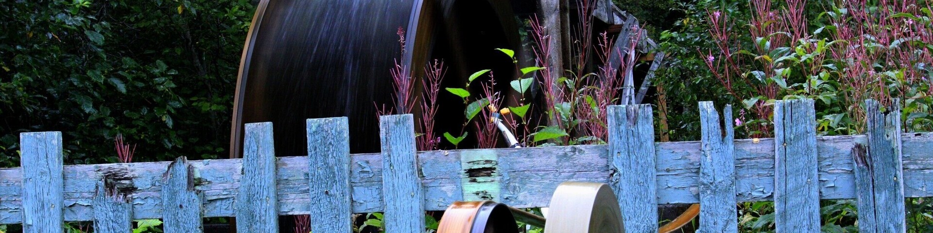 30 miles North of Seward, this water wheel has been rebuilt by the original builders family. It was put up to sharpen axes for the locals, water turns the wheel and the wheel is connected by a belt.
Operational, I sharpened my pocket knife!