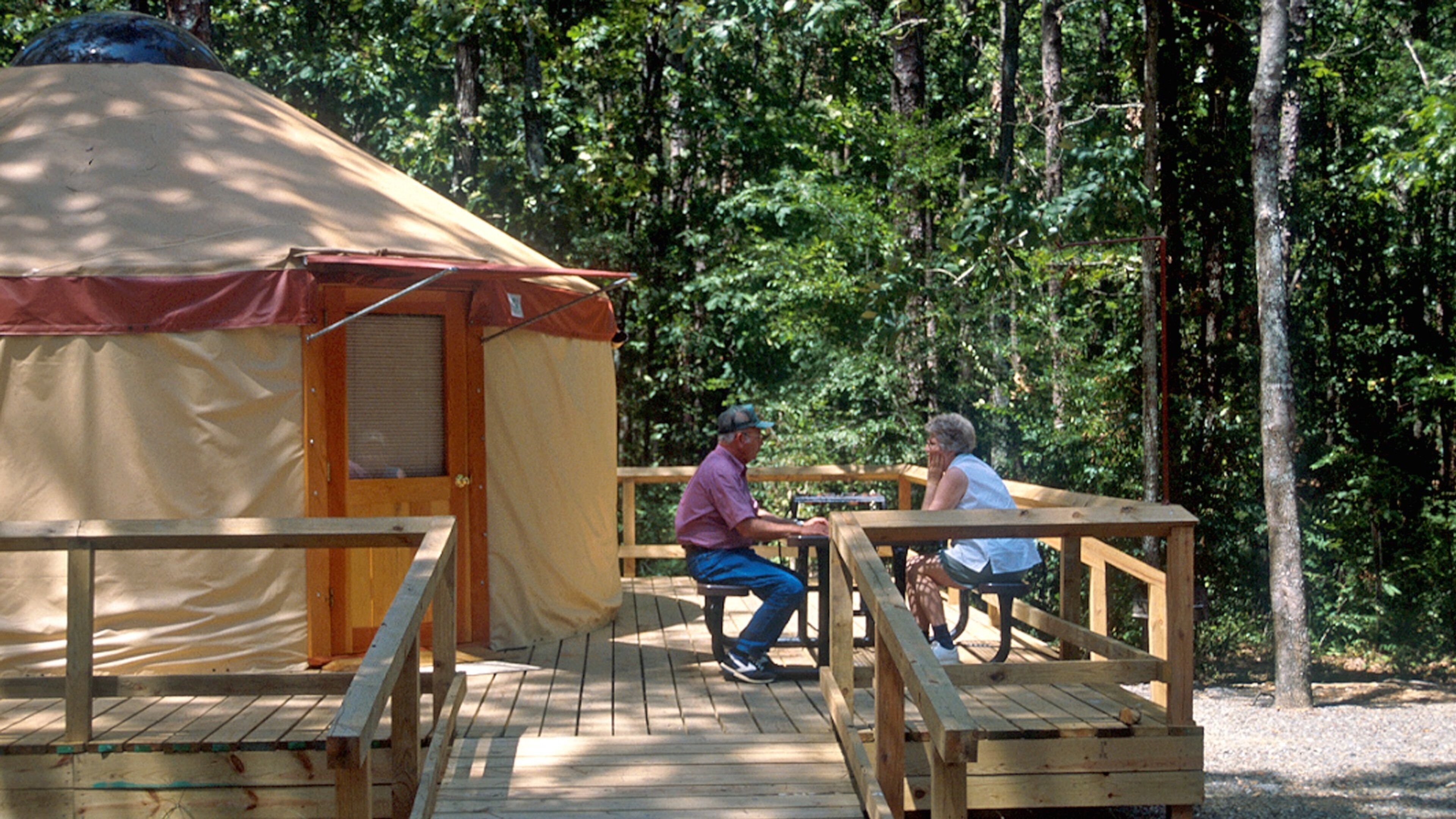 Bismarck que incluye camping y también una pareja