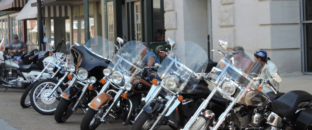 Helena which includes street scenes