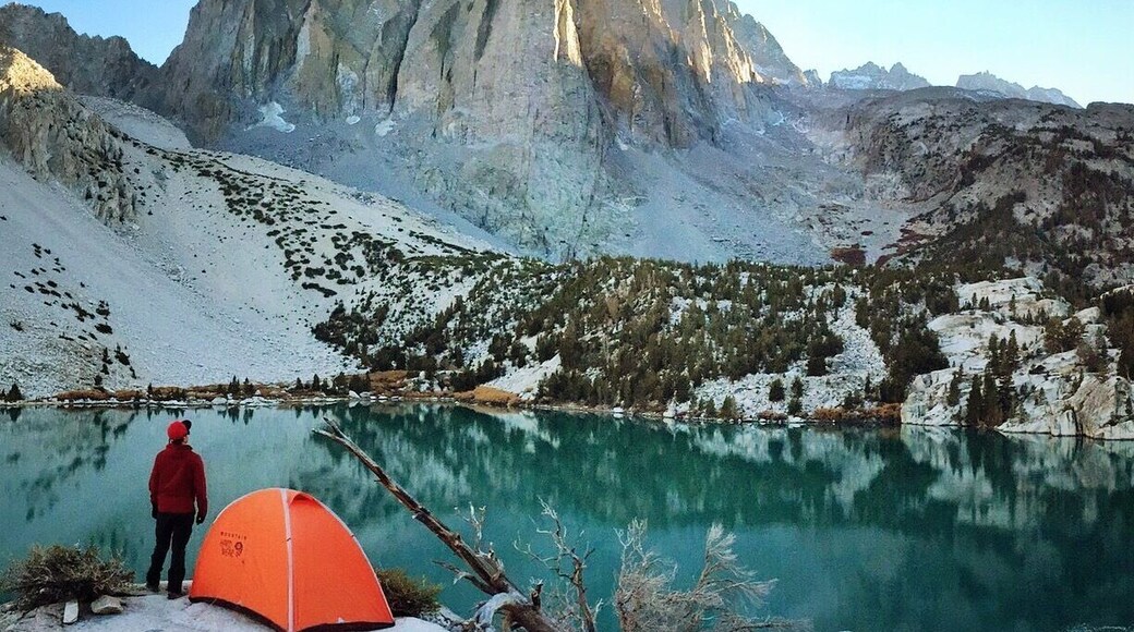 A perfect camp spot in the Eastern Sierras. Second Lake is one of the seven lakes located along Big Pine Creek. It is 5 miles in from the trailhead which makes it both a great day hike or an overnight backpacking trip. Enjoy a view of Temple Crag as the sun goes down. #goldenhour #hiking