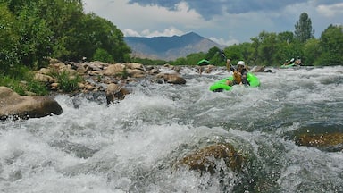 Rafting the Kern River. Even though this year has been dry in California, there's still enough water for some fun. #weekendgetaway