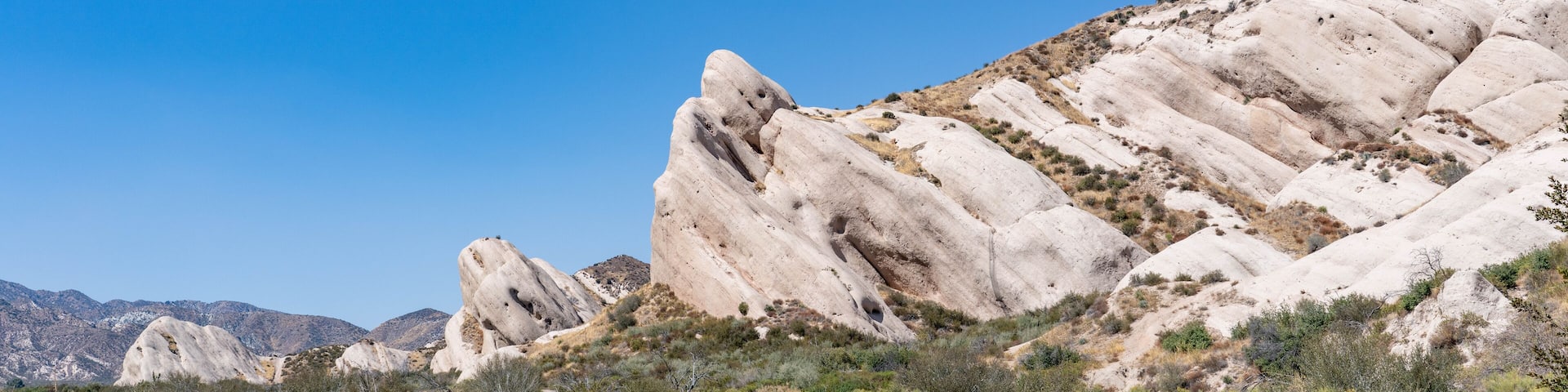Cajon Valley Formation, Unit 2. Conglomerate and conglomeratic sandstone. Mormon Rocks, Phelan, San Bernardino County, California geology. Cajon Pass. hogback or hog's back. San Andreas Fault.