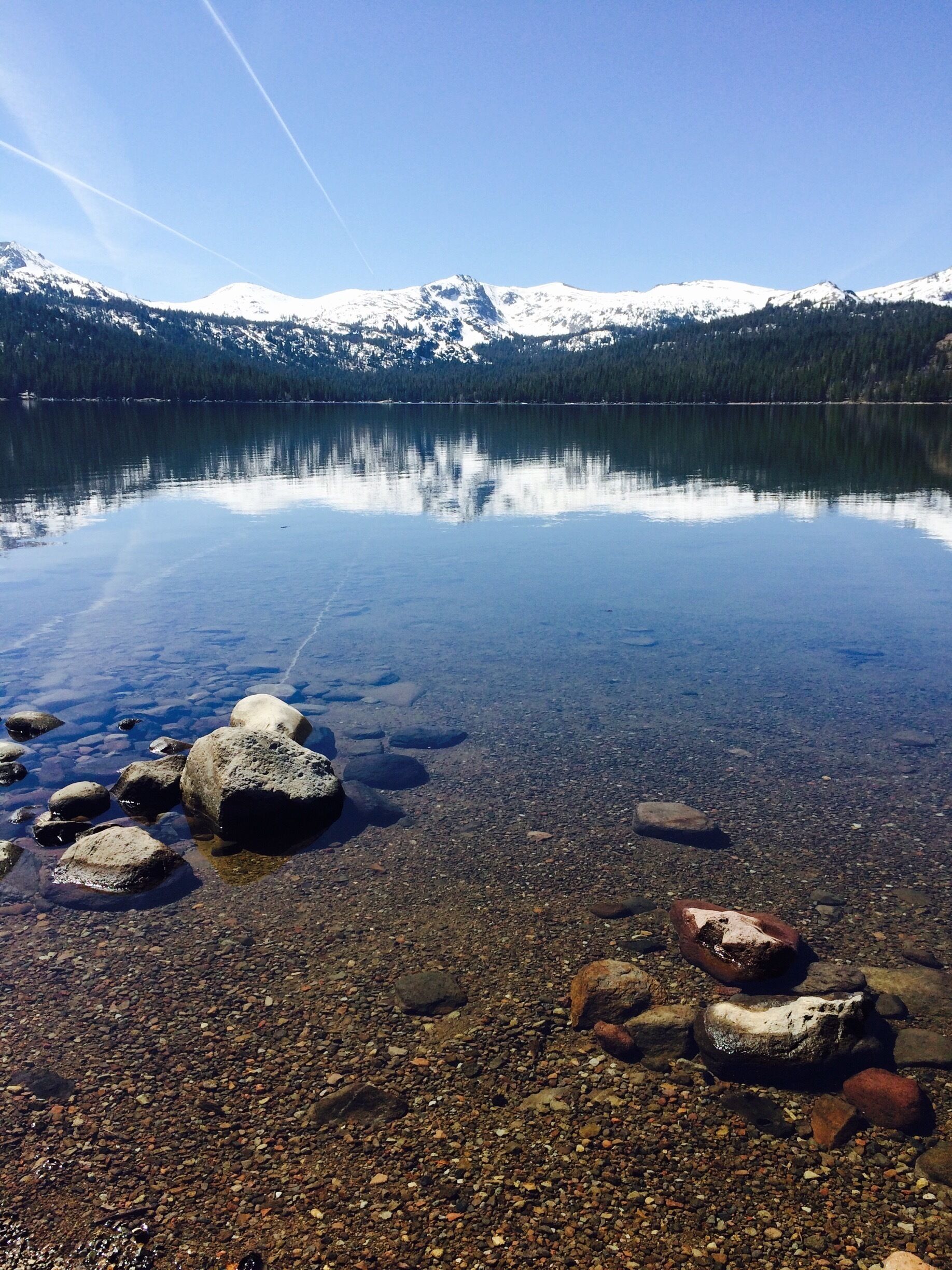Silver lake on the Highway 88 in California, USA 