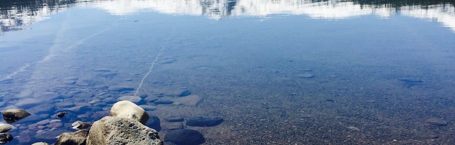 Silver lake on the Highway 88 in California, USA
