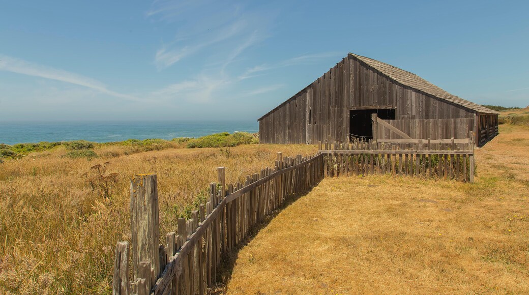 H493DK Barn on Sea Ranch Bluffs, California