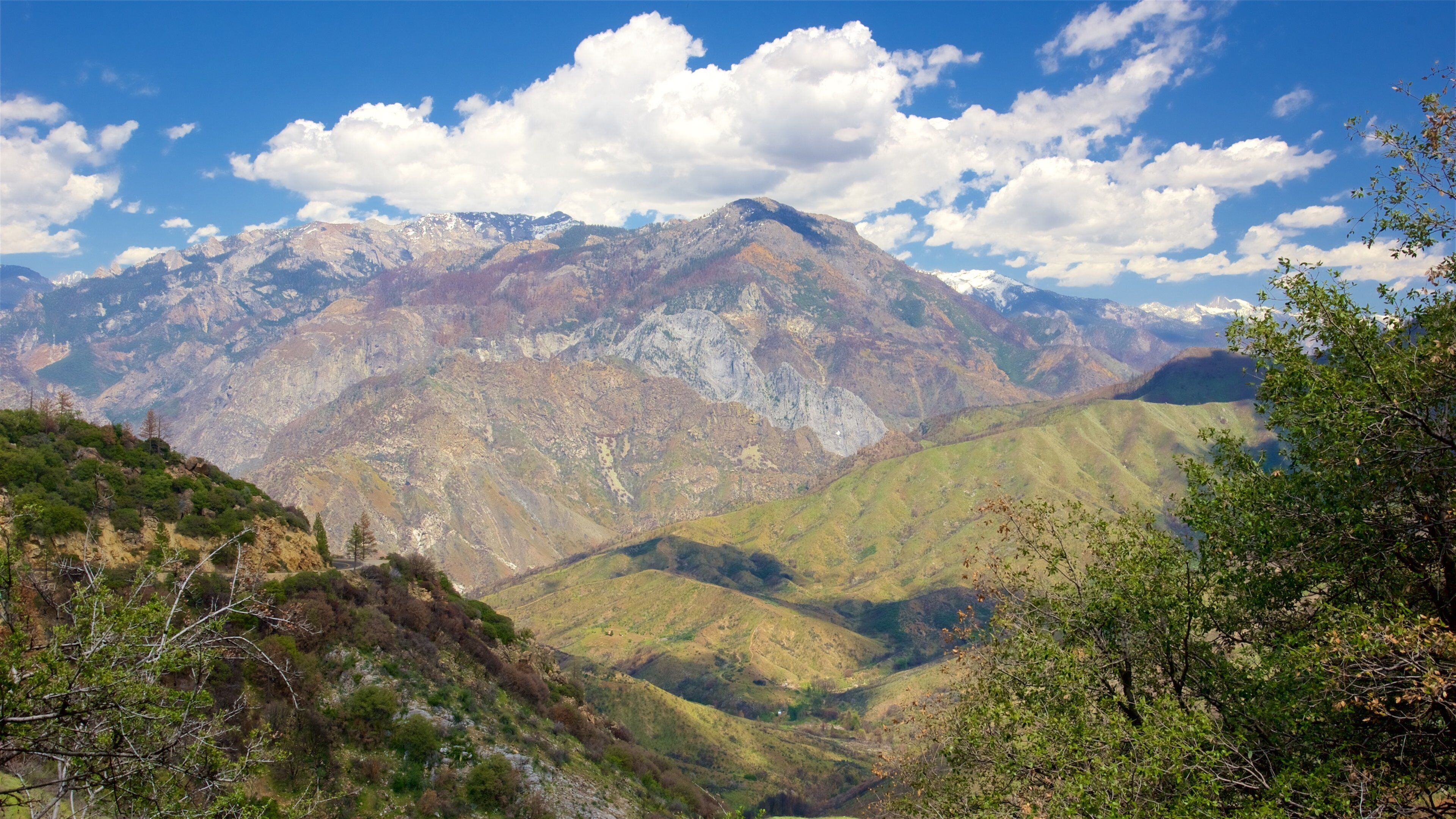 Kings Canyon National Park bevat landschappen en vredige uitzichten